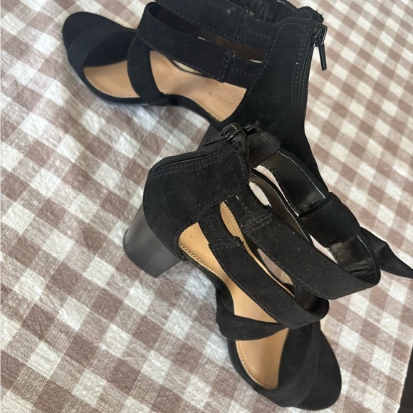 LC Lauren Conrad open toe chunky heel. 
Size: 9 - Picture 2 of 6